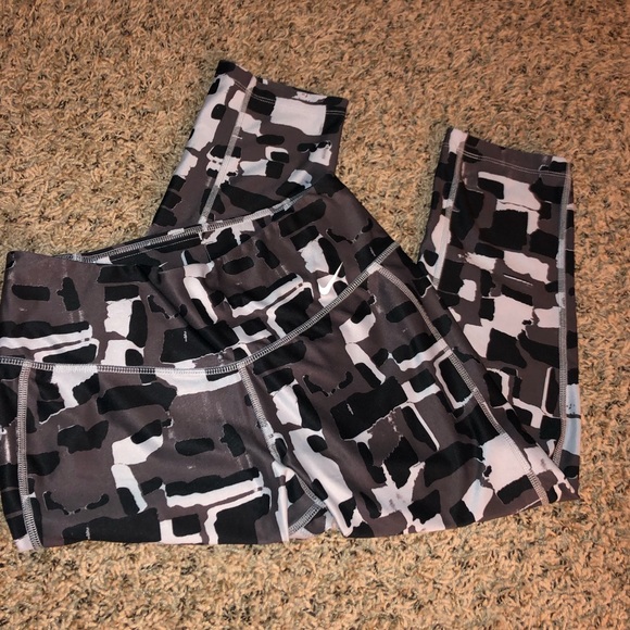 Nike Dry Fit Leggings - Picture 4 of 6